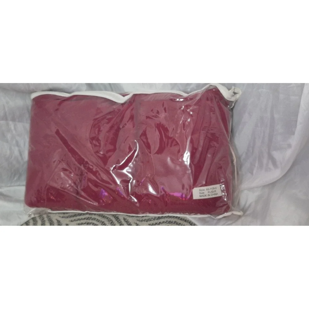 Red Fleece Blanket — Full/Queen Soft Plush Throw, New‎ in Package!